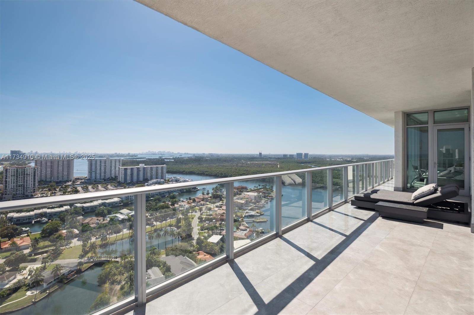 PARQUE TOWERS CONDO - Residential