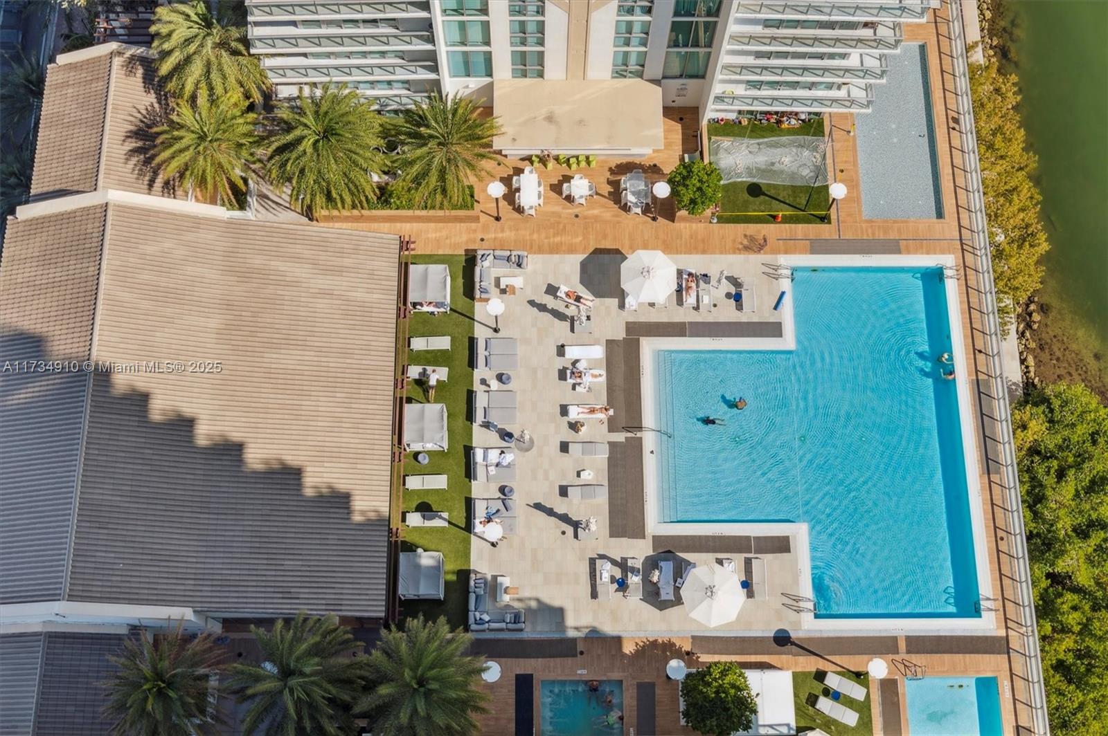 PARQUE TOWERS CONDO - Residential