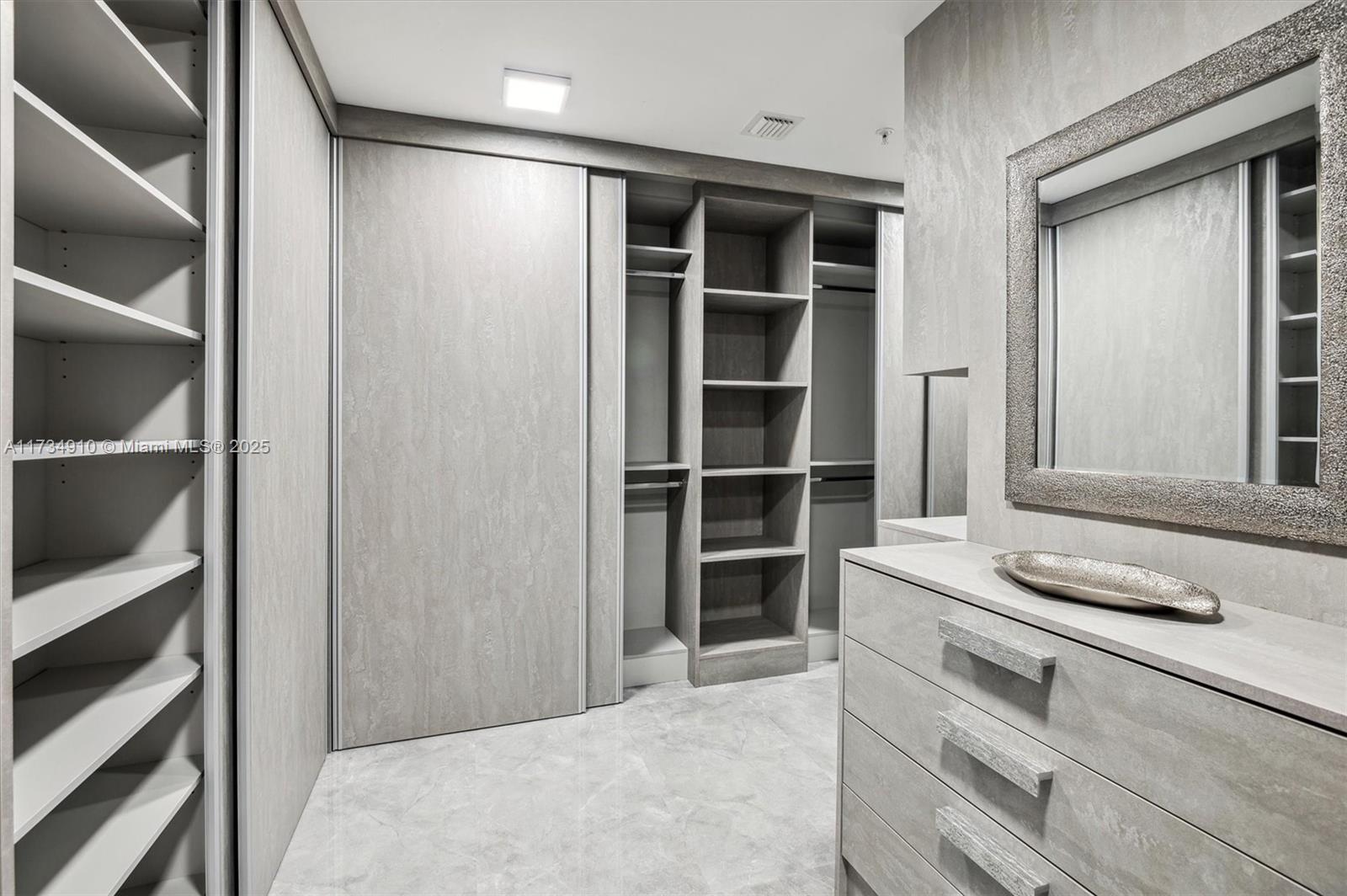 PARQUE TOWERS CONDO - Residential