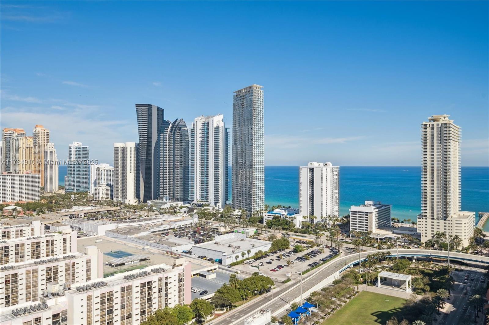 PARQUE TOWERS CONDO - Residential
