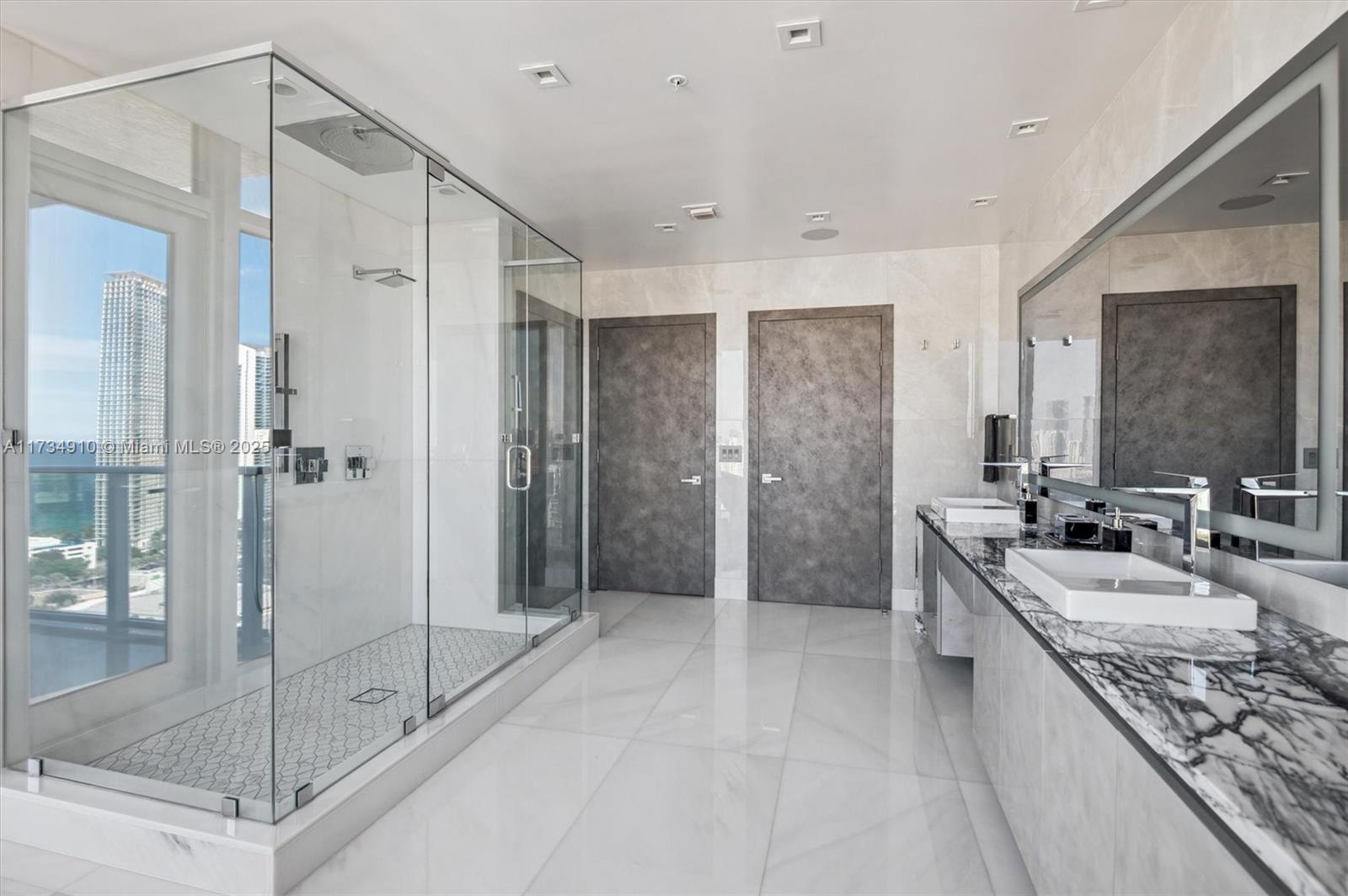 PARQUE TOWERS CONDO - Residential