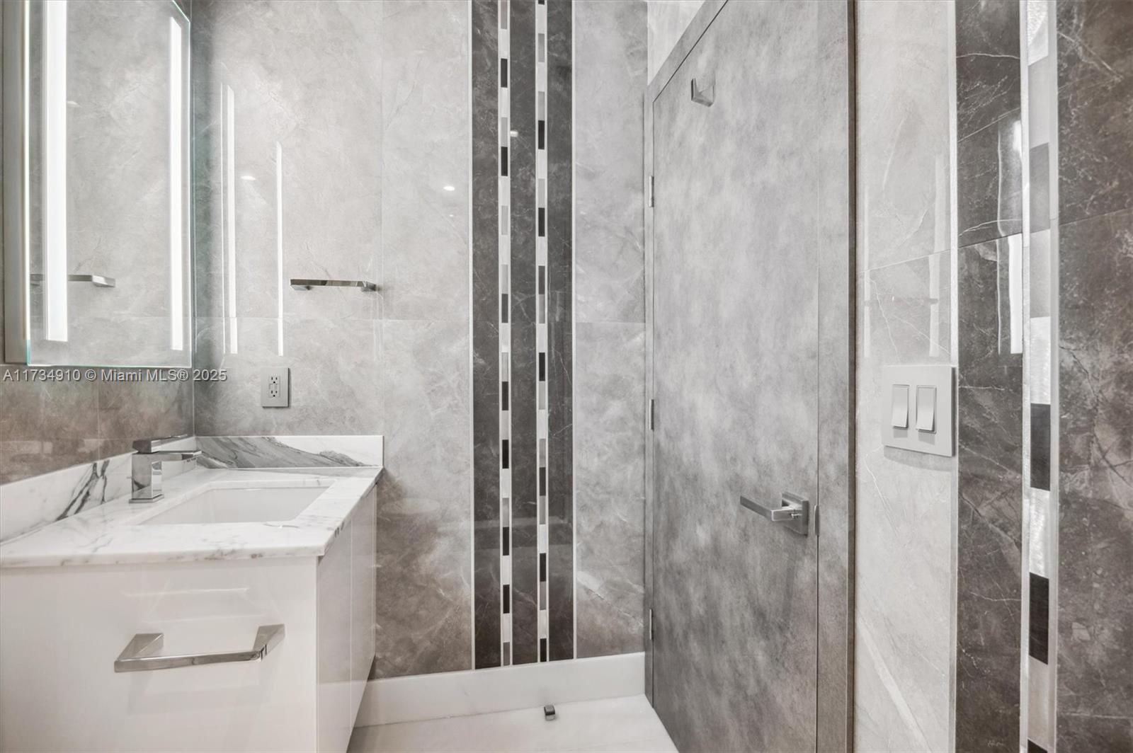 PARQUE TOWERS CONDO - Residential