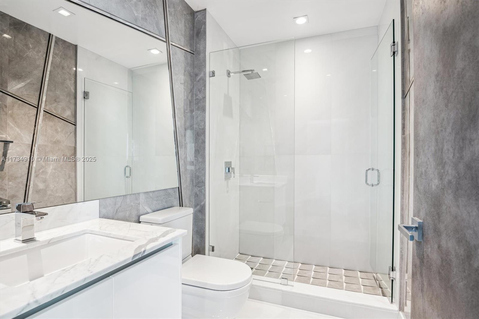PARQUE TOWERS CONDO - Residential