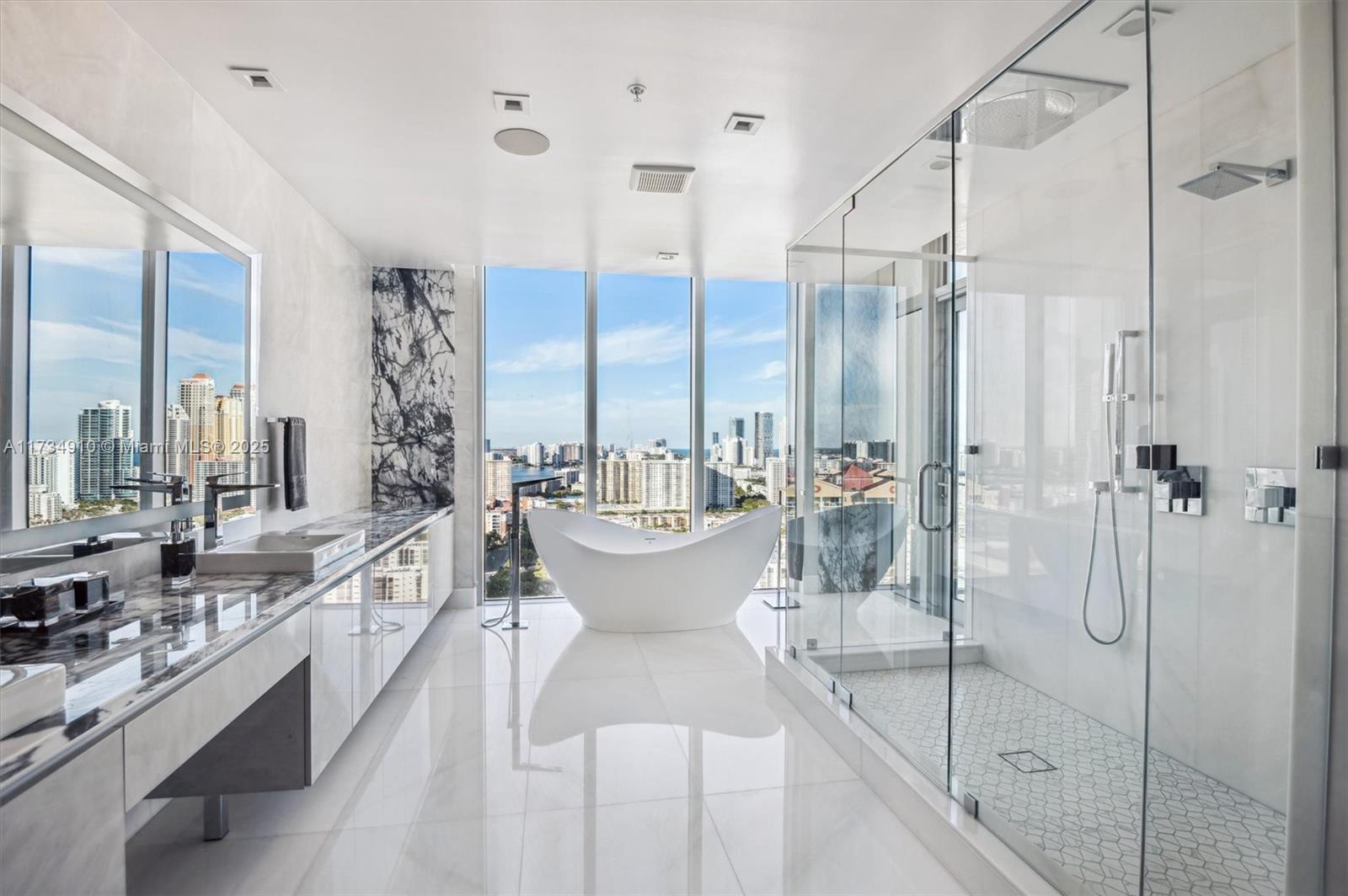 PARQUE TOWERS CONDO - Residential