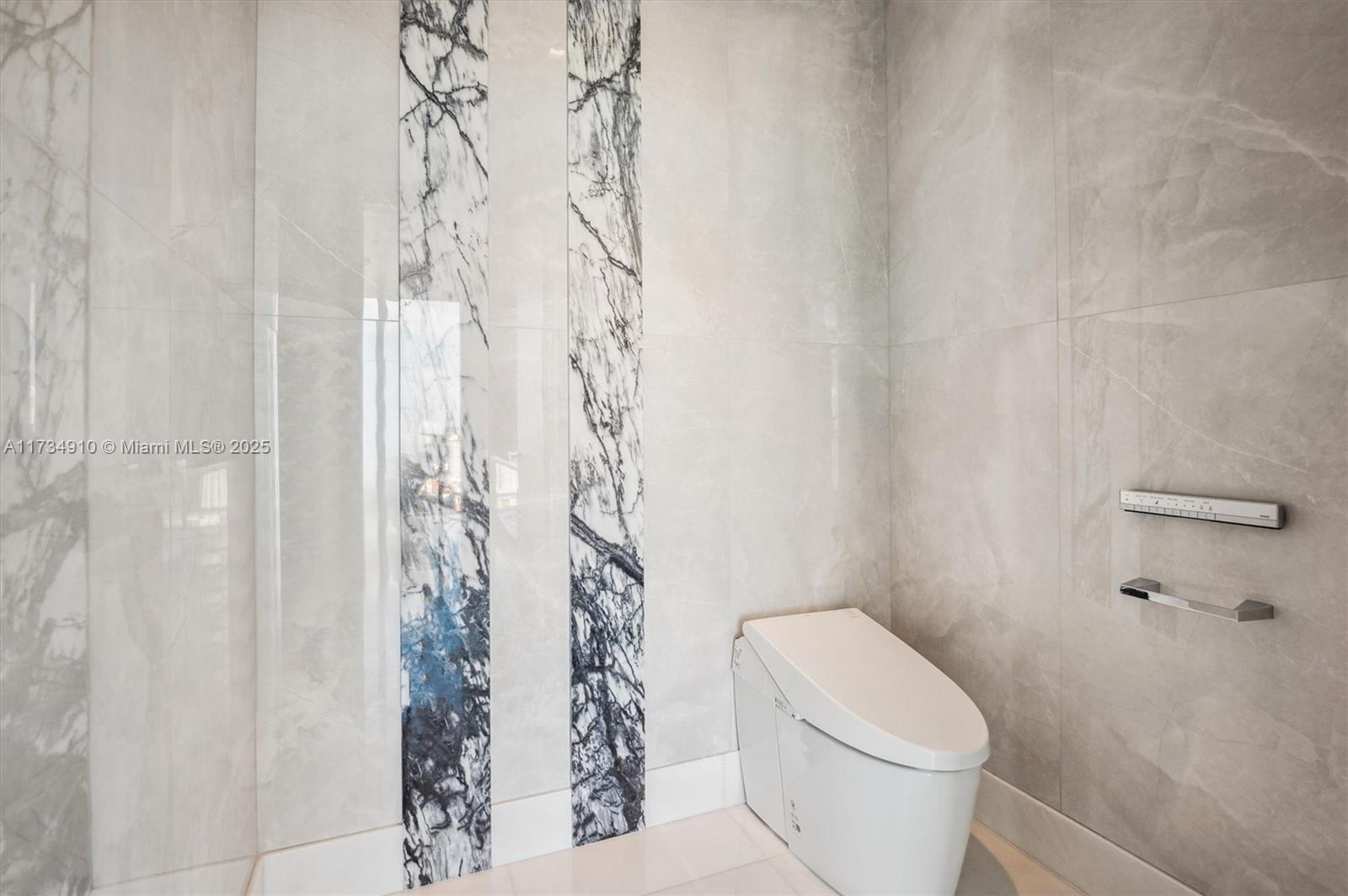 PARQUE TOWERS CONDO - Residential