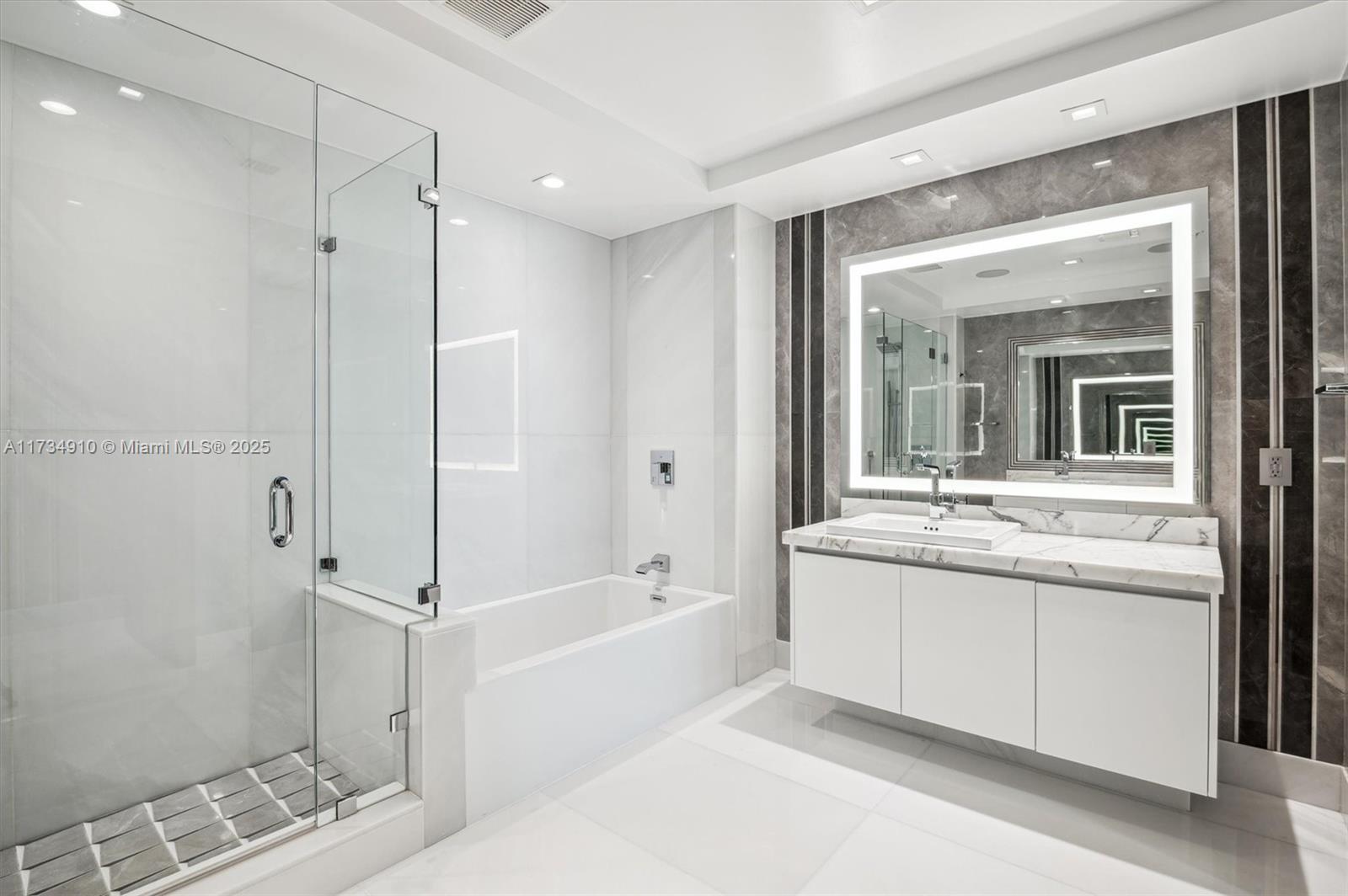PARQUE TOWERS CONDO - Residential