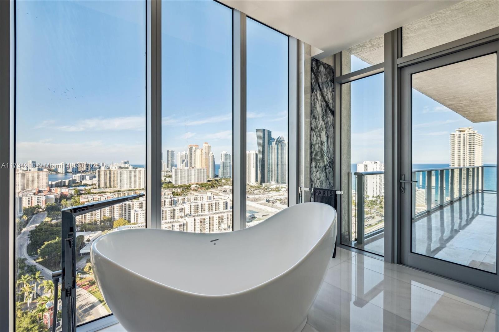 PARQUE TOWERS CONDO - Residential
