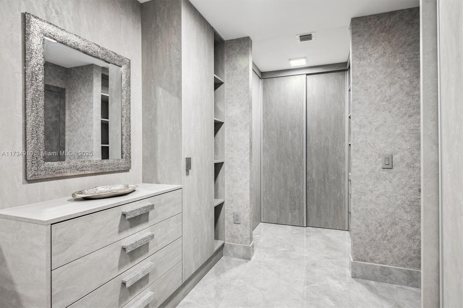 PARQUE TOWERS CONDO - Residential