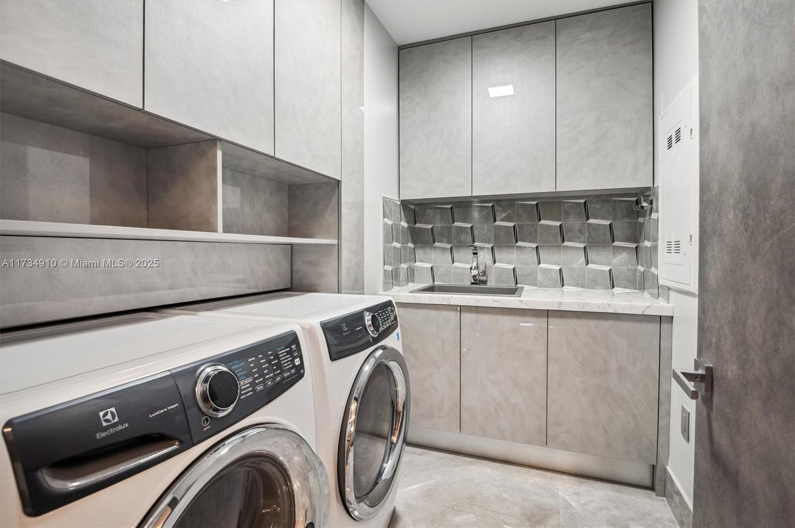 PARQUE TOWERS CONDO - Residential