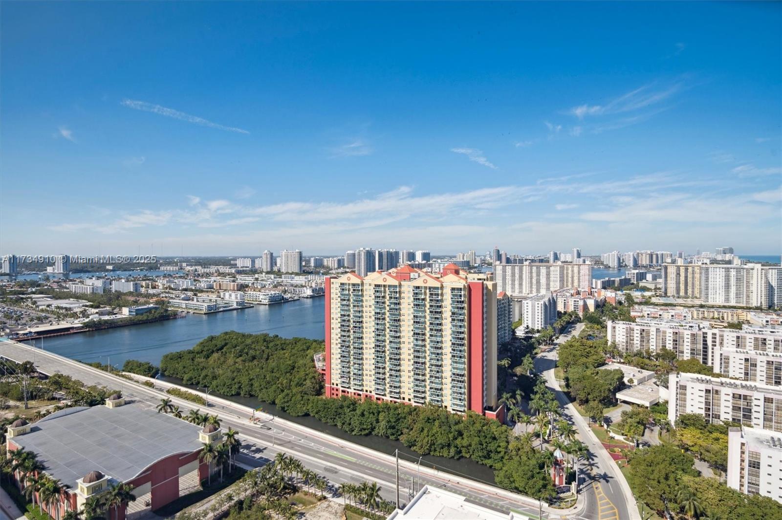 PARQUE TOWERS CONDO - Residential