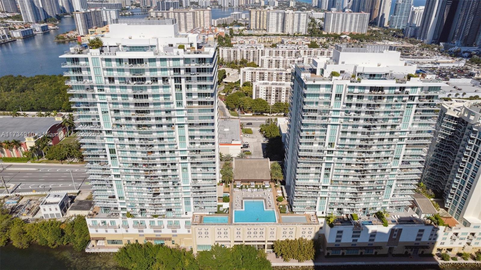 PARQUE TOWERS CONDO - Residential