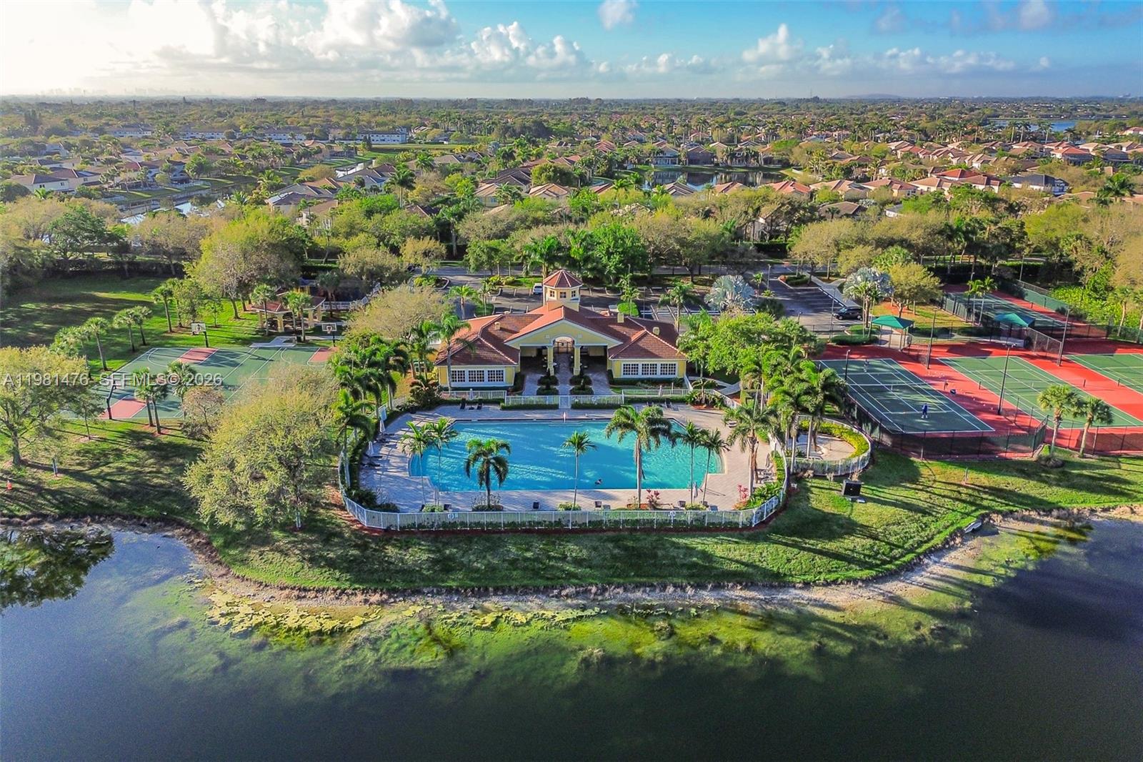 BANYAN BAY CONDO - Residential