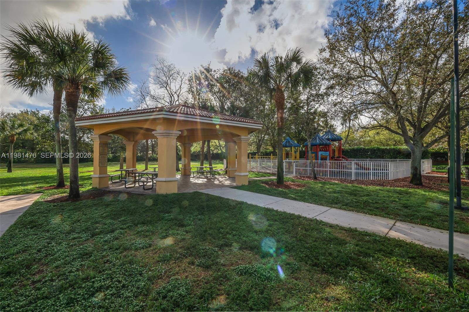 BANYAN BAY CONDO - Residential