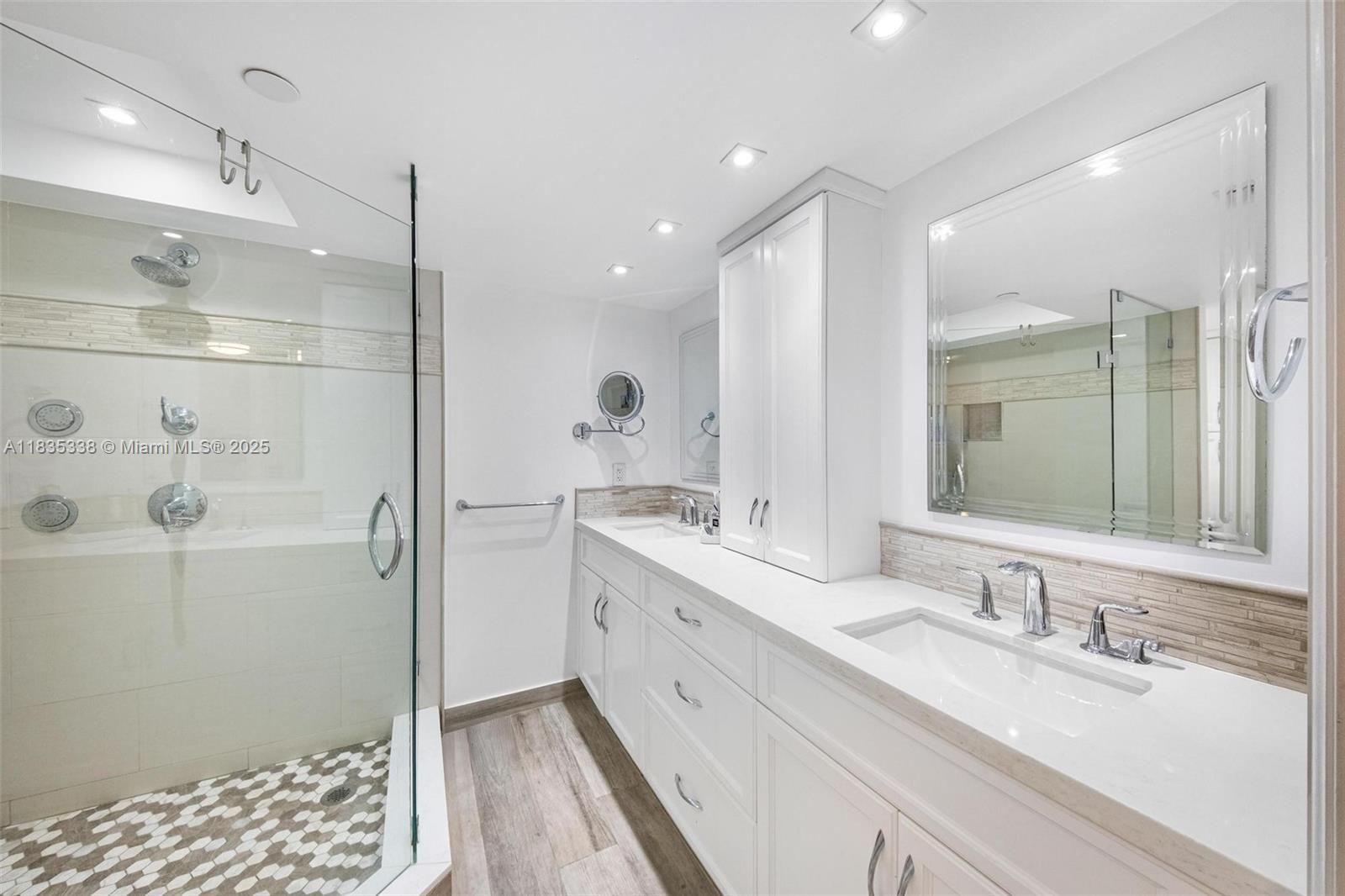 THE TOWERS OF QUAYSIDE CO - Residential