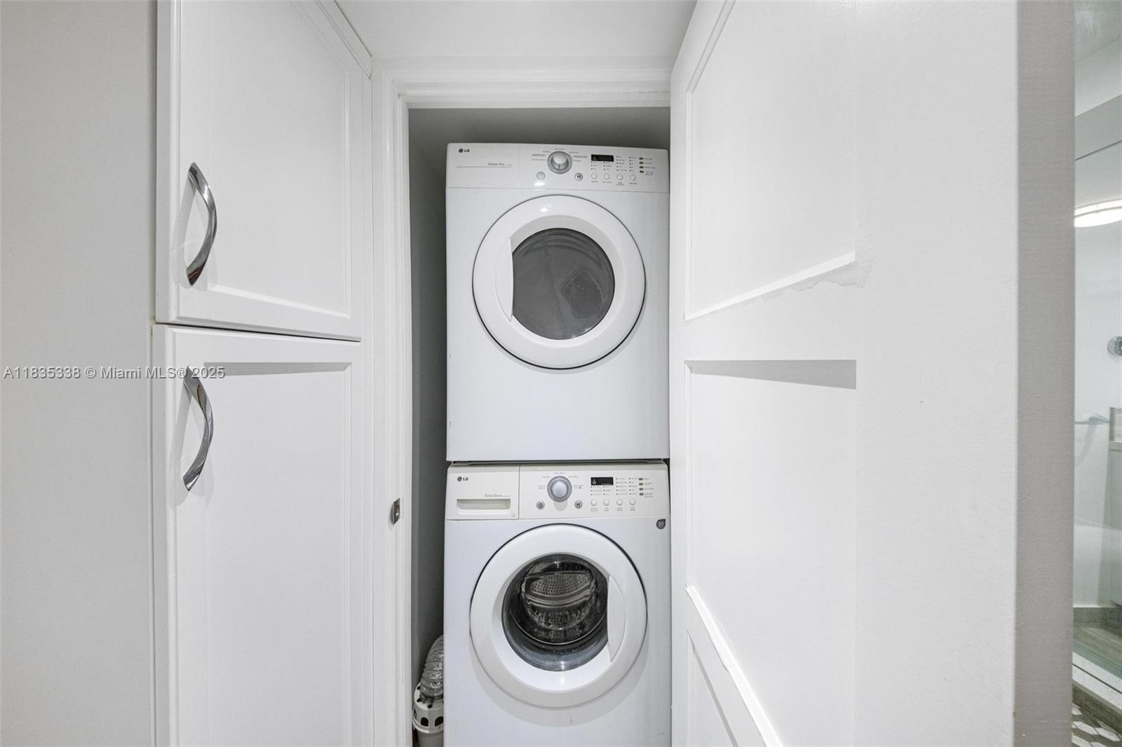 THE TOWERS OF QUAYSIDE CO - Residential