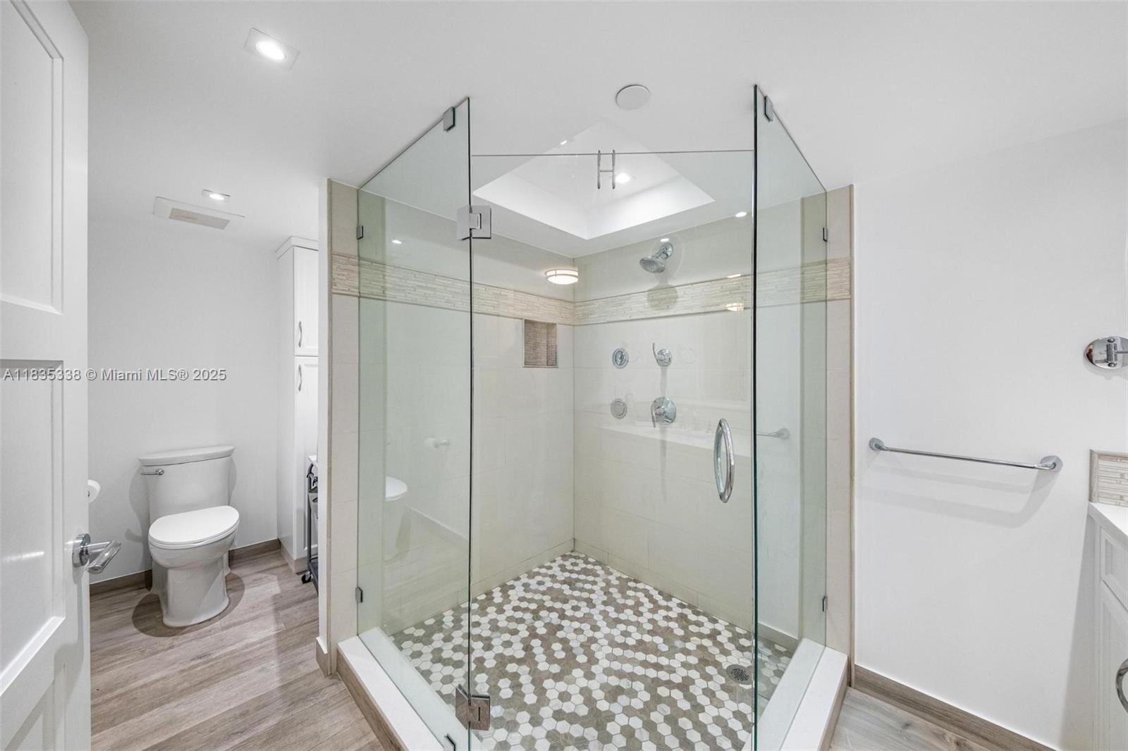 THE TOWERS OF QUAYSIDE CO - Residential