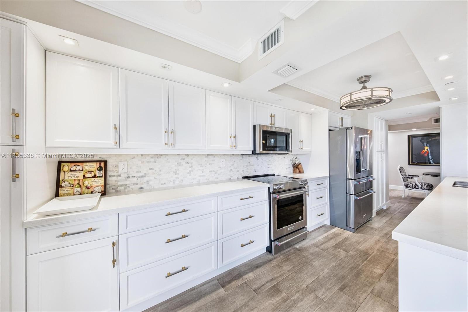 THE TOWERS OF QUAYSIDE CO - Residential