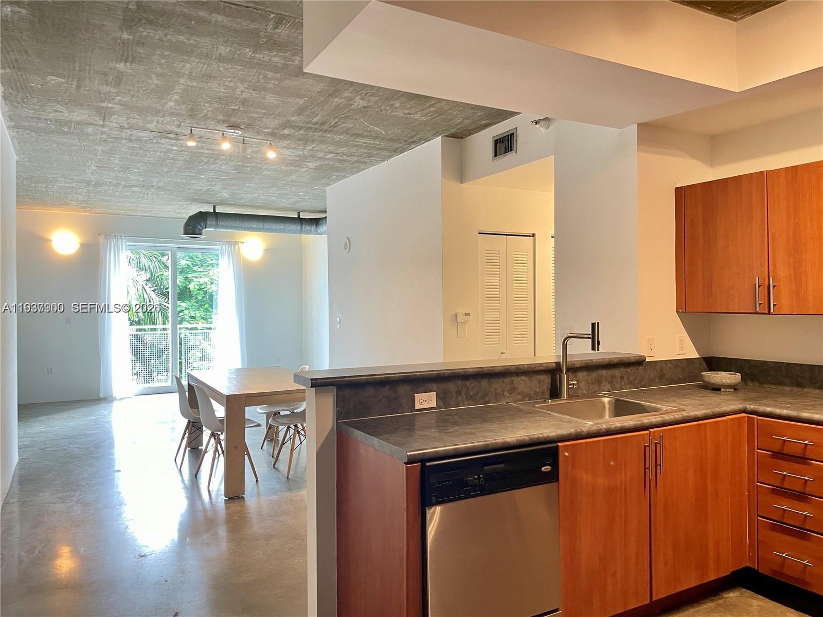 BAYLOFTS CONDO - Residential