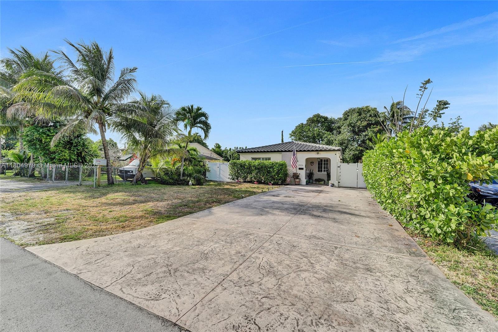 Rental Property at 2826 Dewey St, Hollywood, Broward County, Florida - Bedrooms: 2 
Bathrooms: 1  - $2,600 MO.