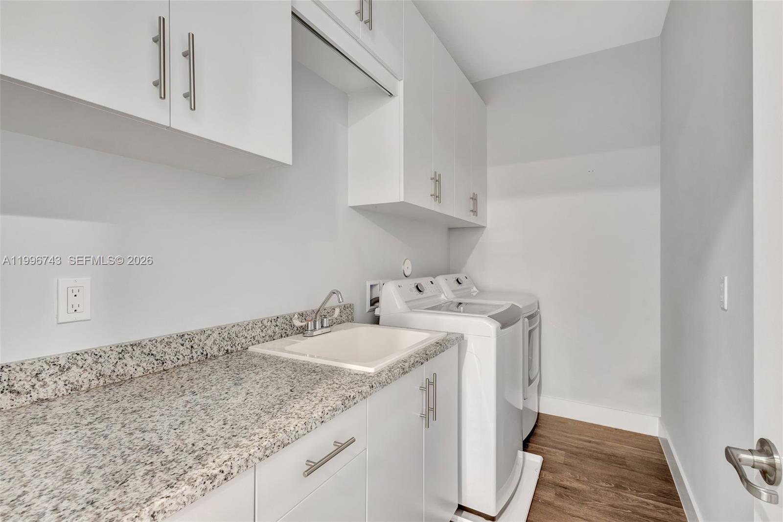 POINTE MIDTOWN - Residential Lease