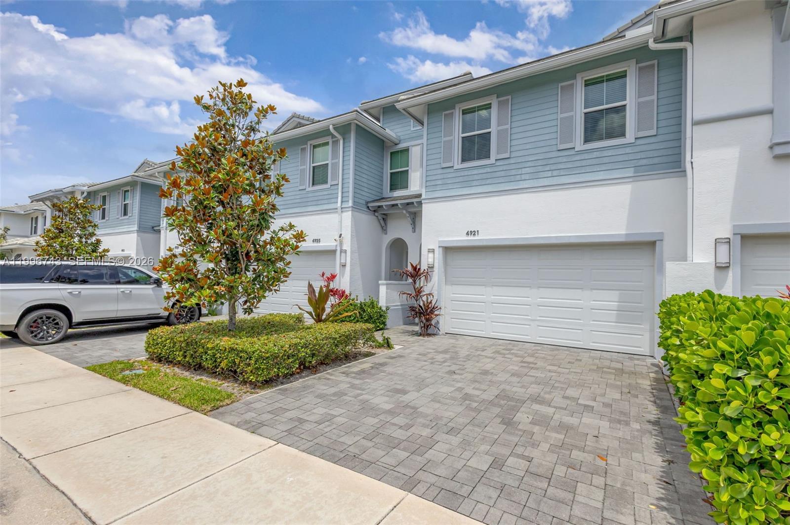 POINTE MIDTOWN - Residential Lease