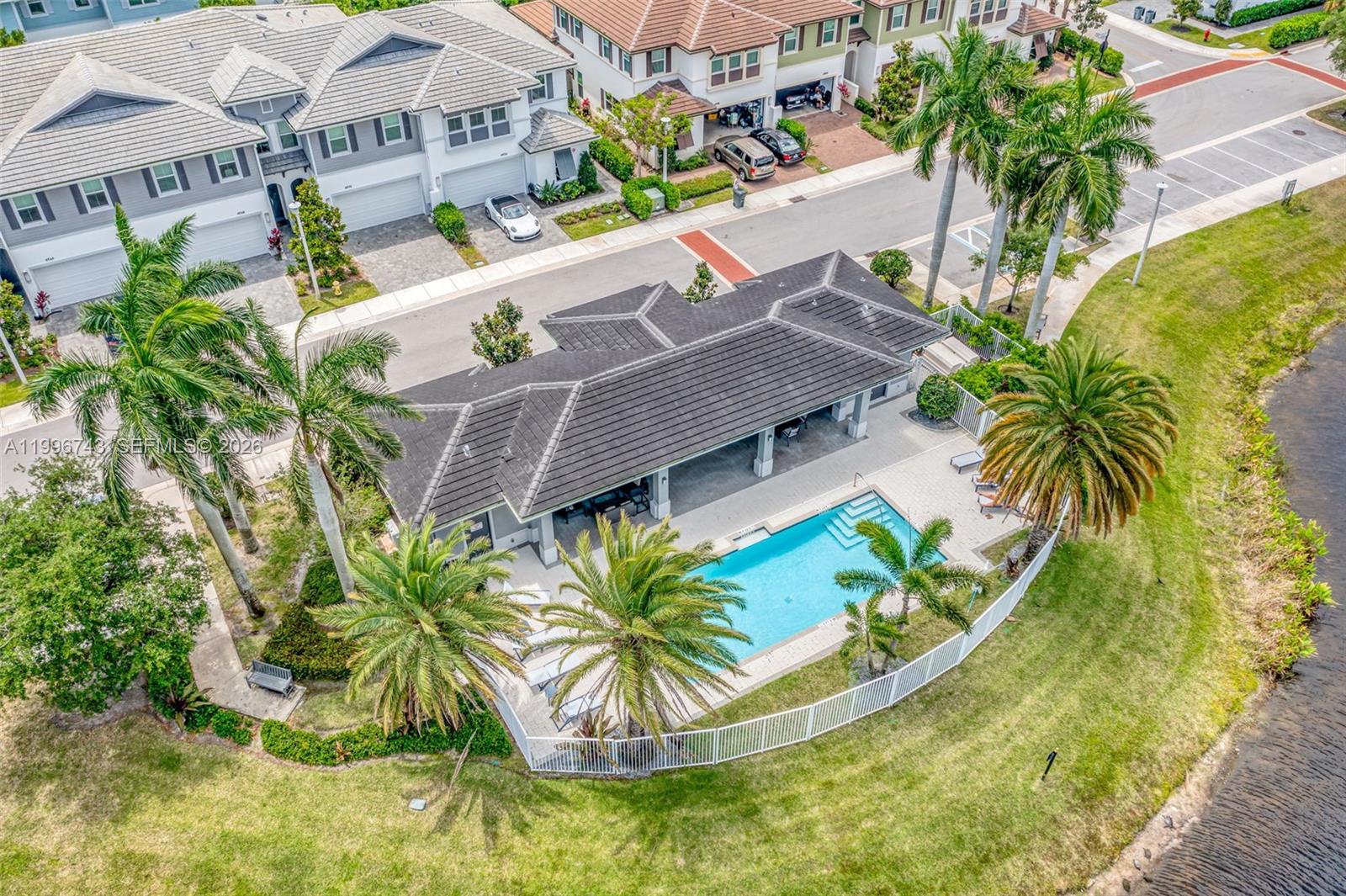 POINTE MIDTOWN - Residential Lease