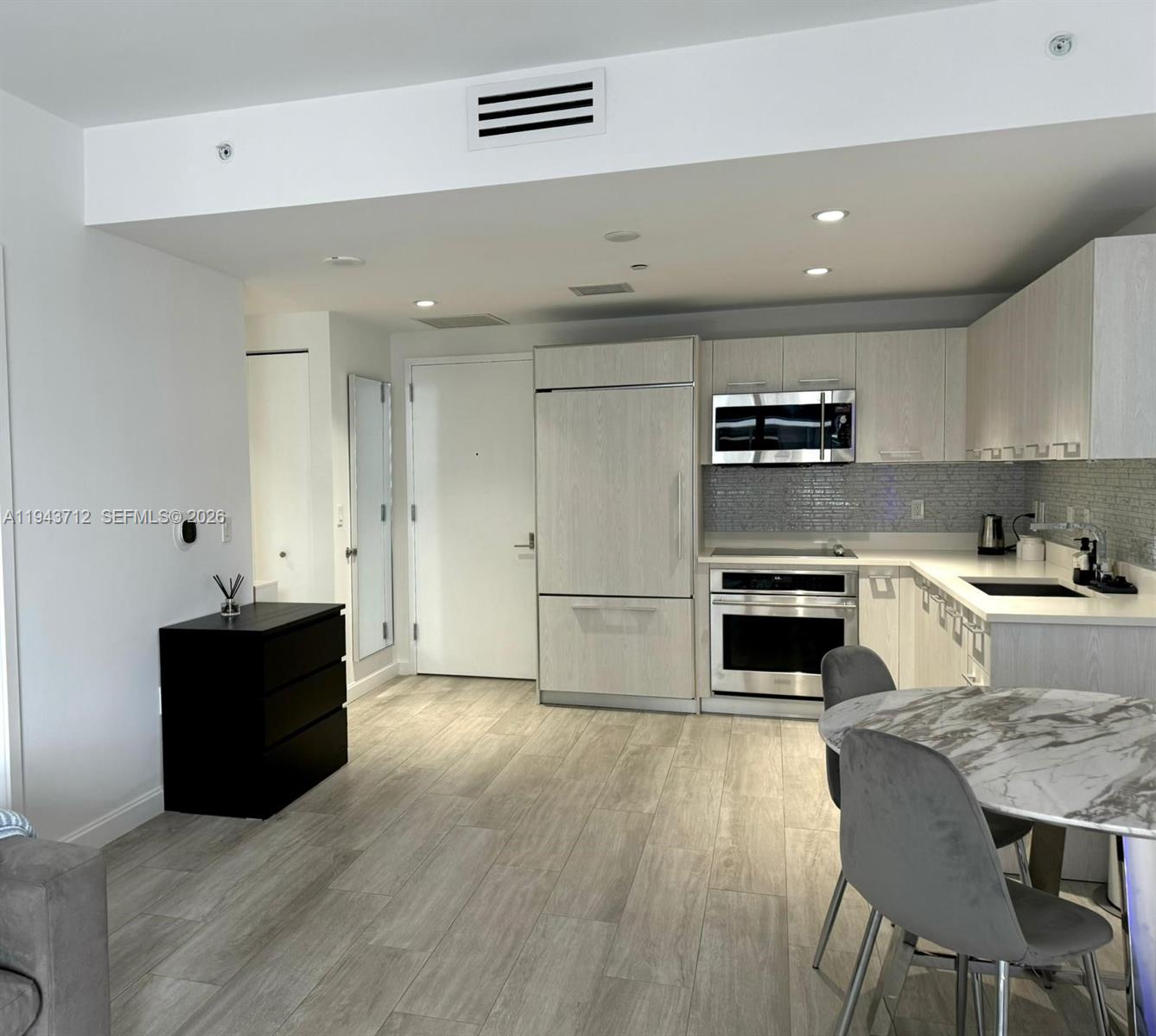 BRICKELL HEIGHTS EAST CON - Residential Lease