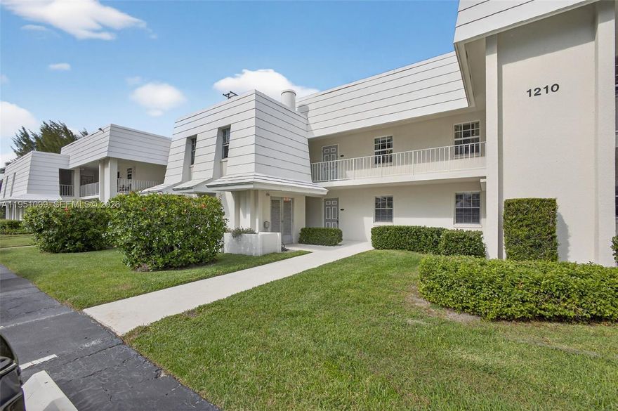 Tremendous buying opportunity in Sugar Sands on Singer Island!  This 2/2 condo is located close to most of the action! Enjoy the Olympic size pool, tennis courts, clubhouse activities, and convenience to beach access.