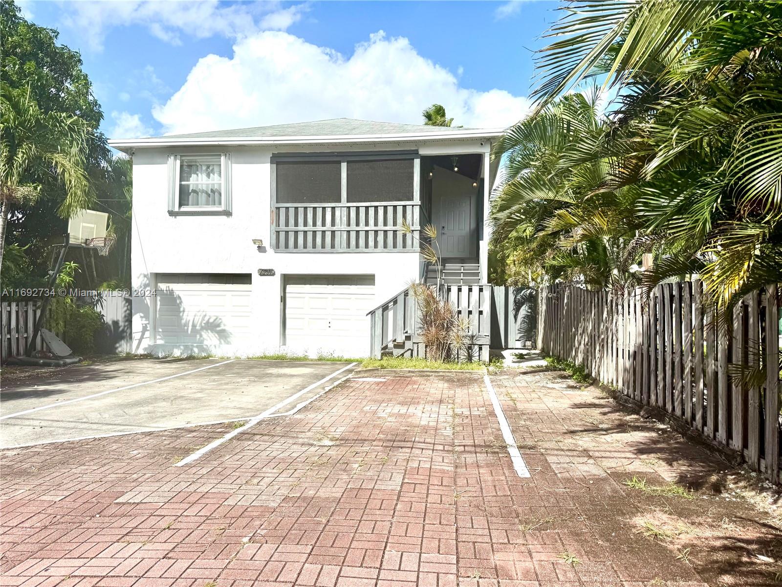 1531 Ne 35th St, Oakland Park, Miami-Dade County, Florida - 6 Bedrooms  
5 Bathrooms - 