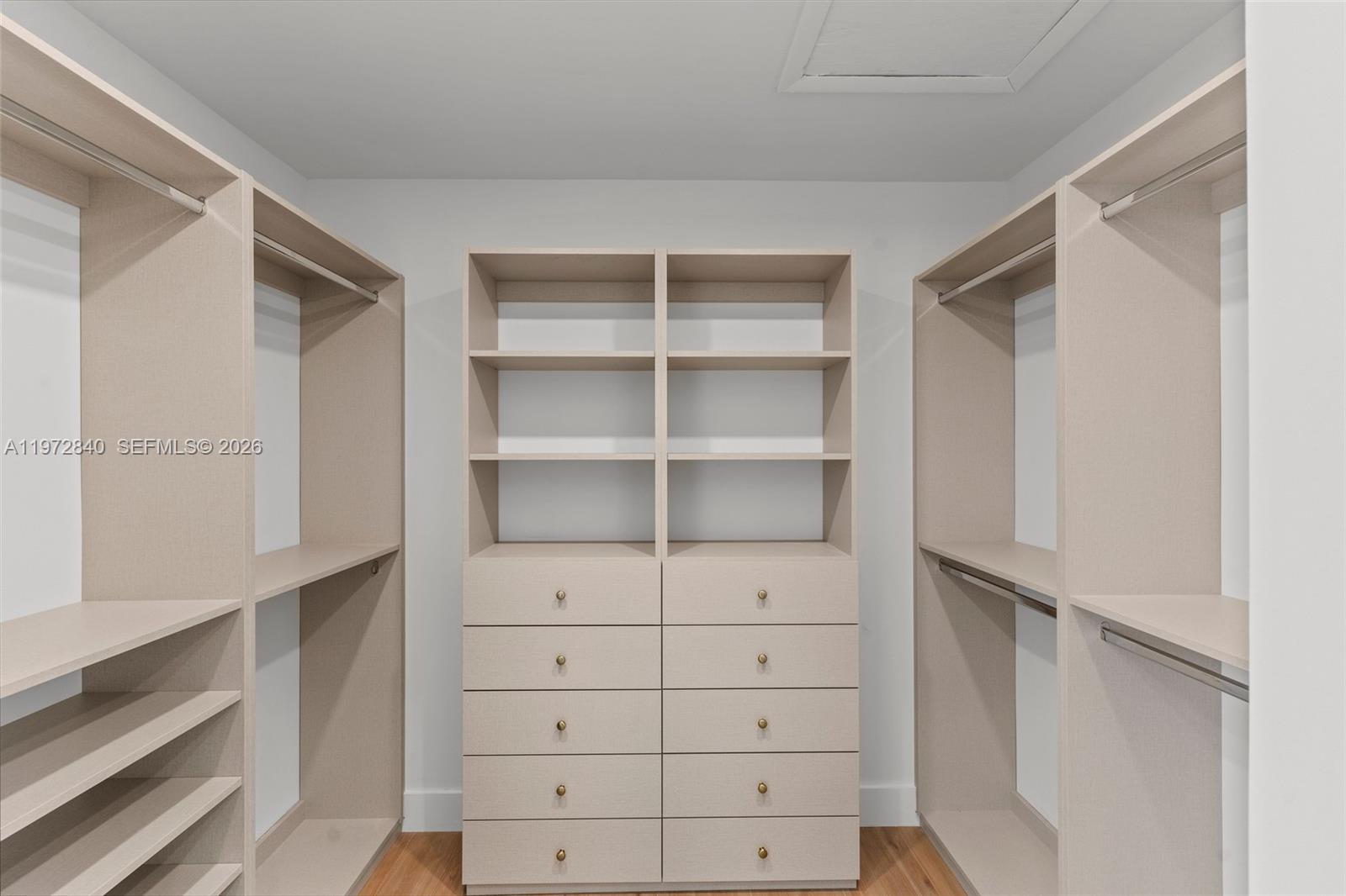 BANYAN WOODS - Residential