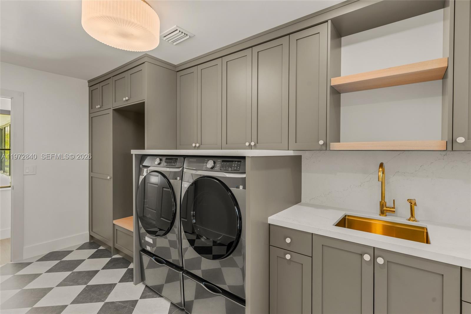 BANYAN WOODS - Residential