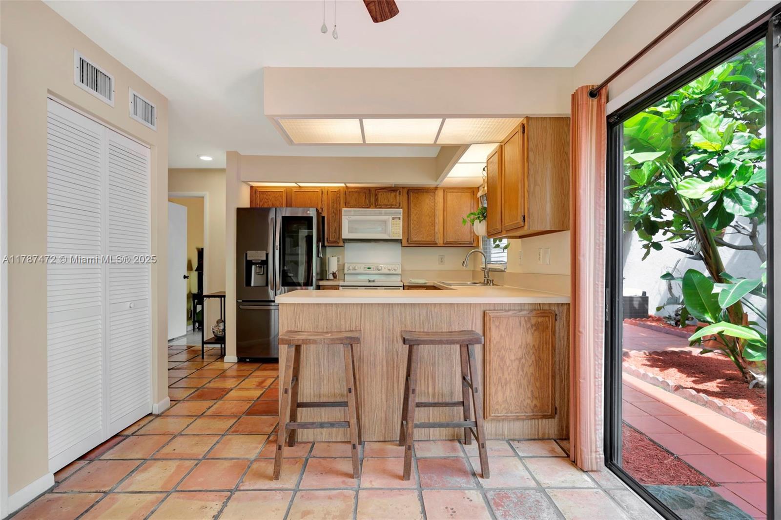 GREENS CAY OF JONATHANS L - Residential