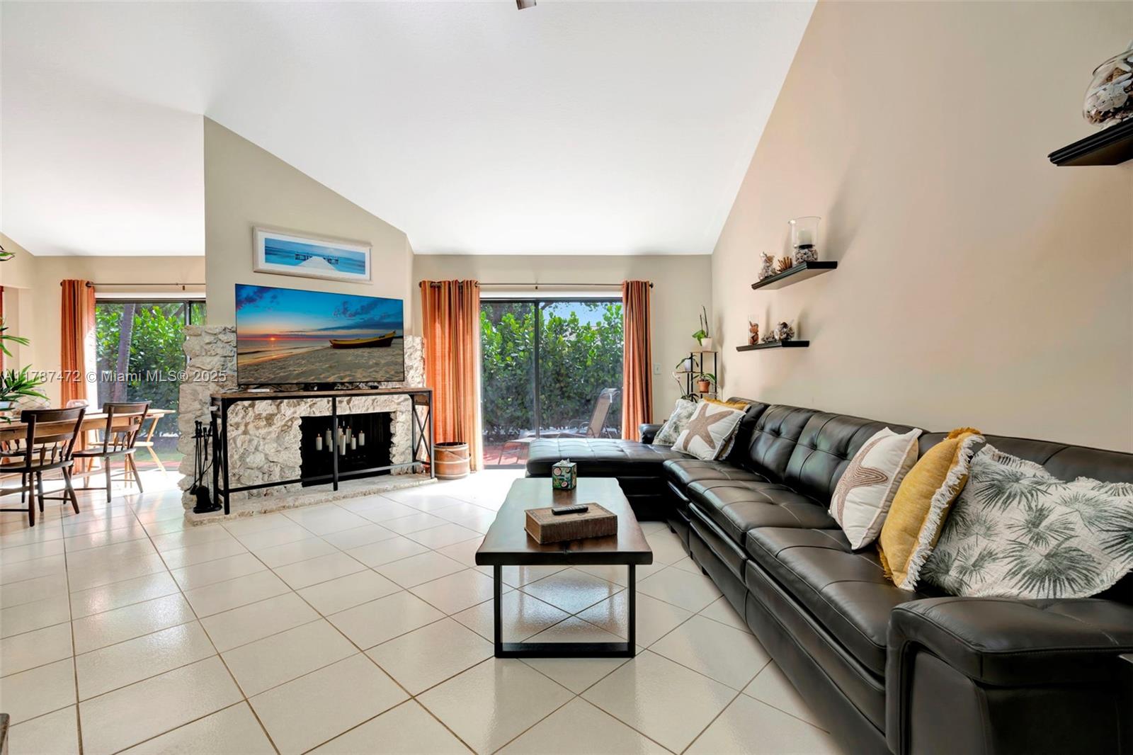 GREENS CAY OF JONATHANS L - Residential