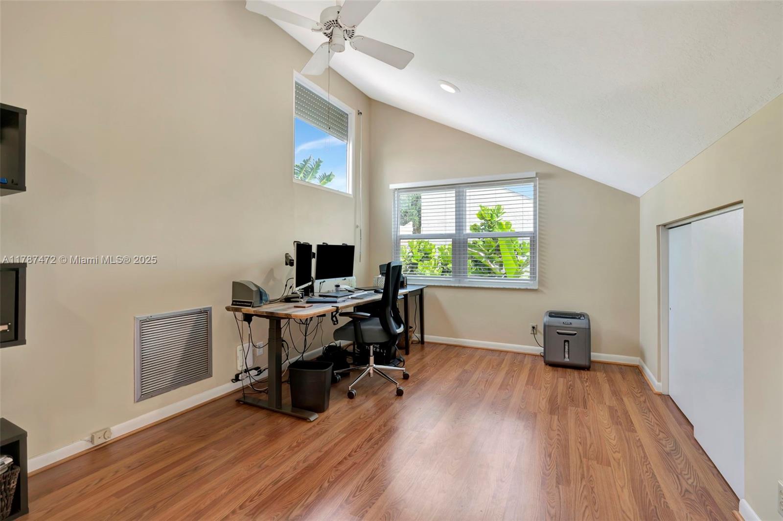 GREENS CAY OF JONATHANS L - Residential
