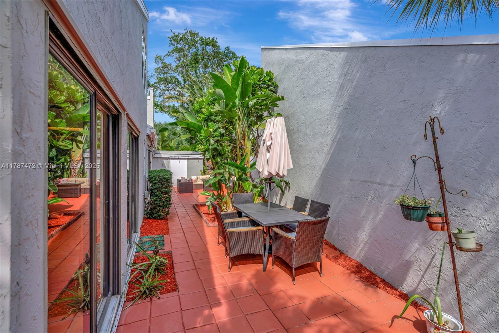 GREENS CAY OF JONATHANS L - Residential