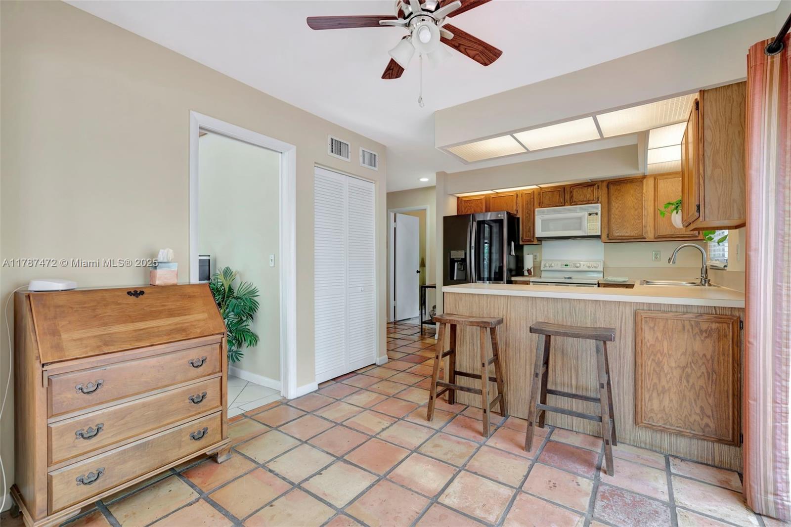 GREENS CAY OF JONATHANS L - Residential