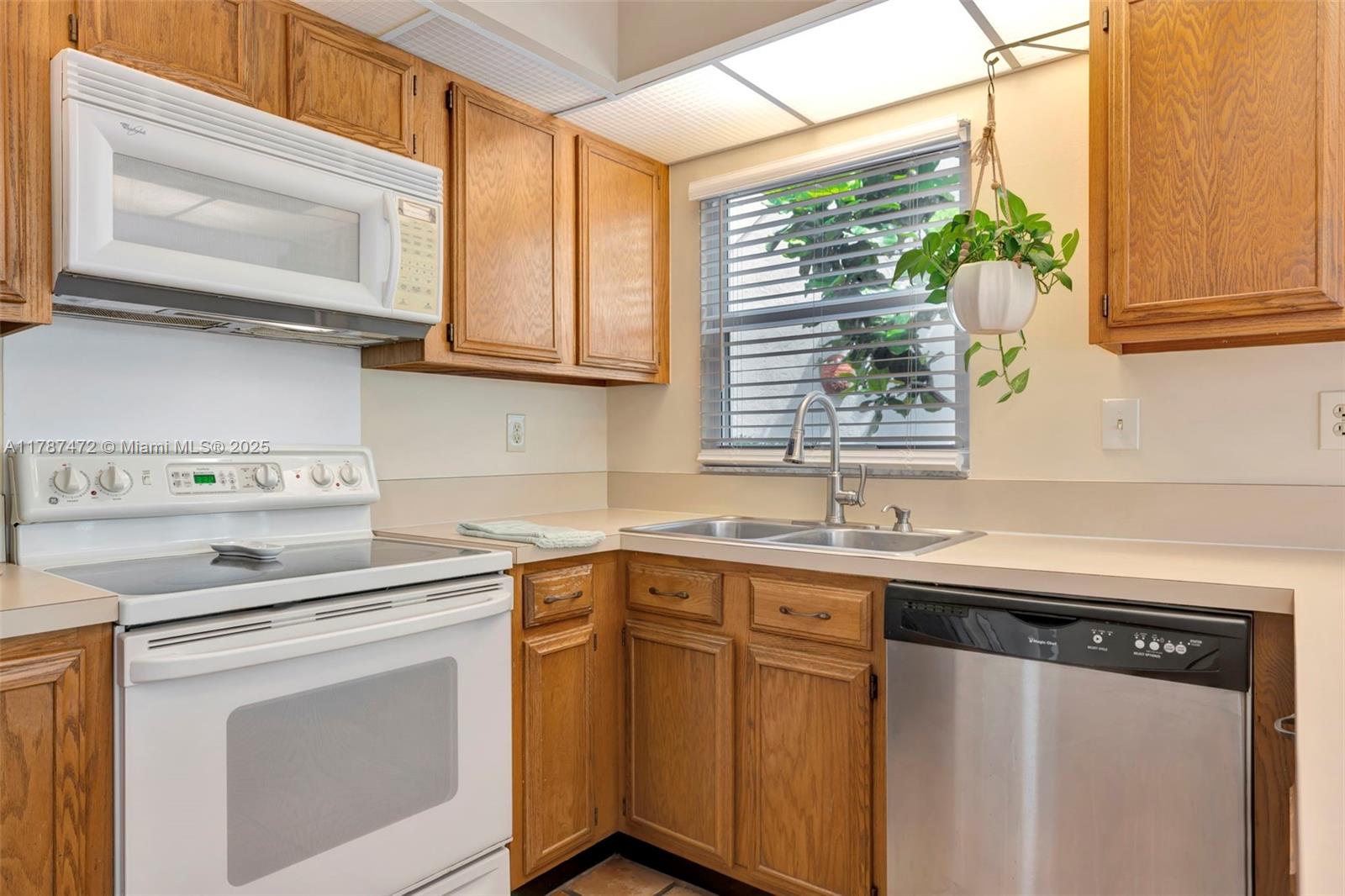 GREENS CAY OF JONATHANS L - Residential