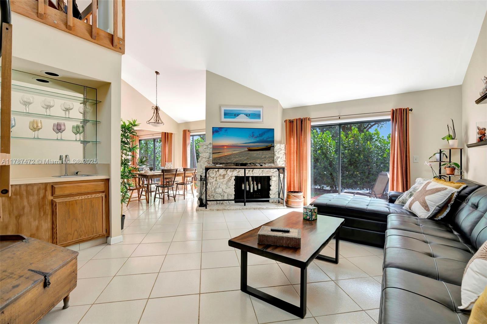 GREENS CAY OF JONATHANS L - Residential