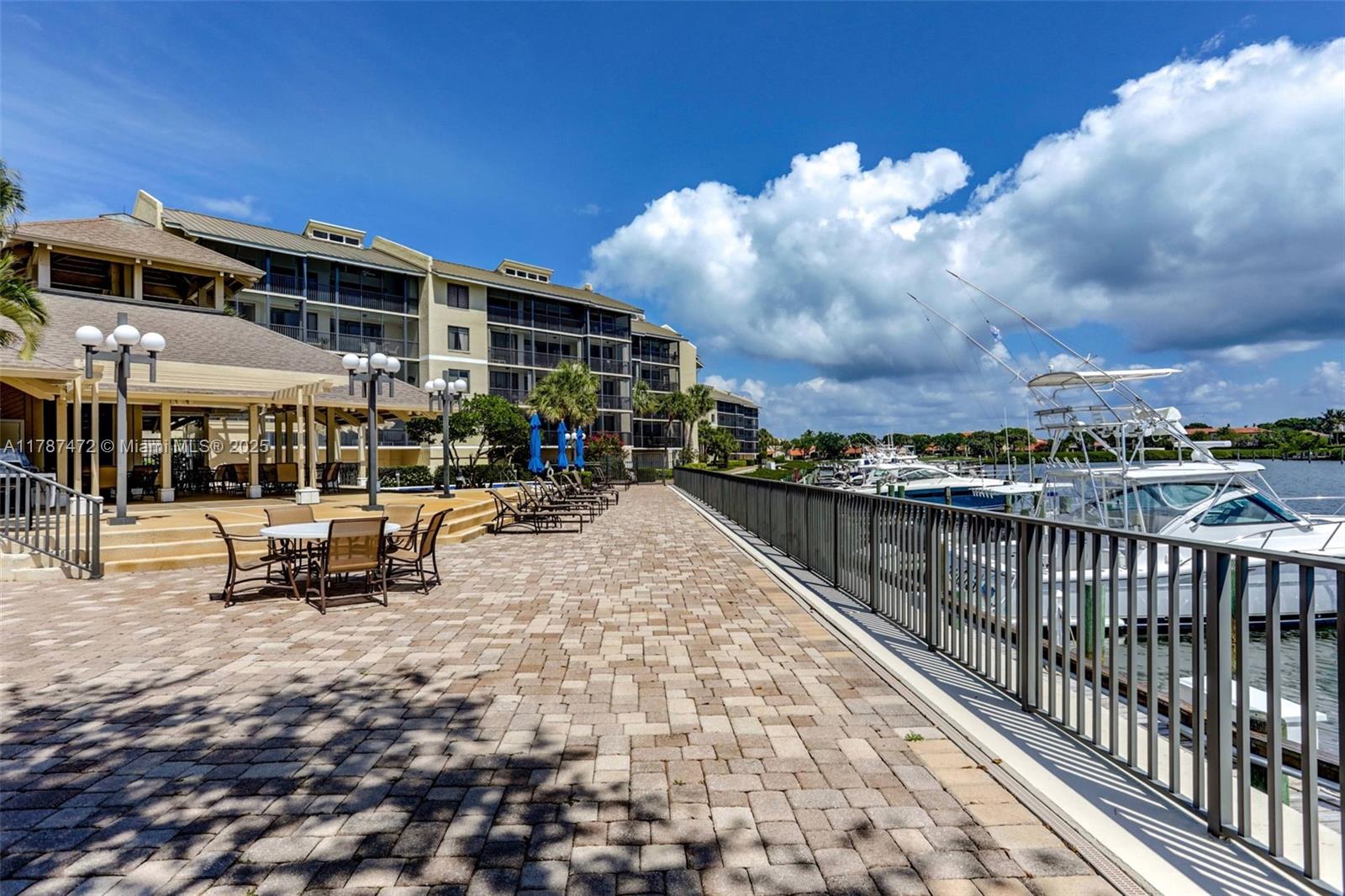 GREENS CAY OF JONATHANS L - Residential