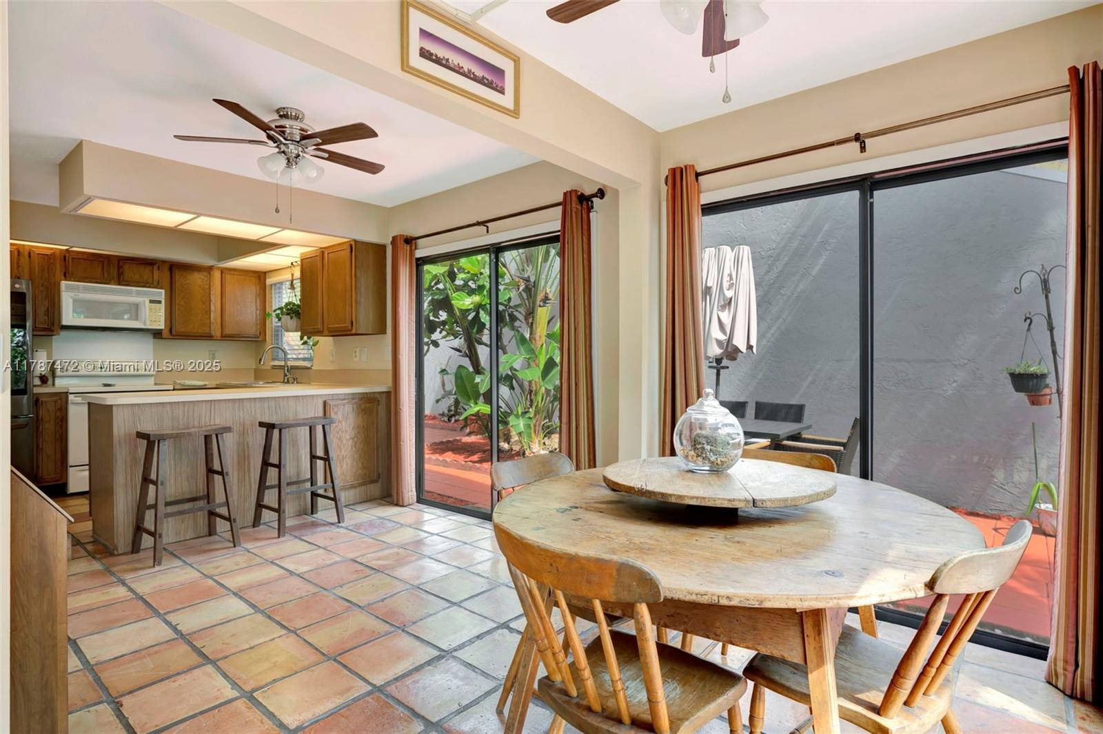 GREENS CAY OF JONATHANS L - Residential
