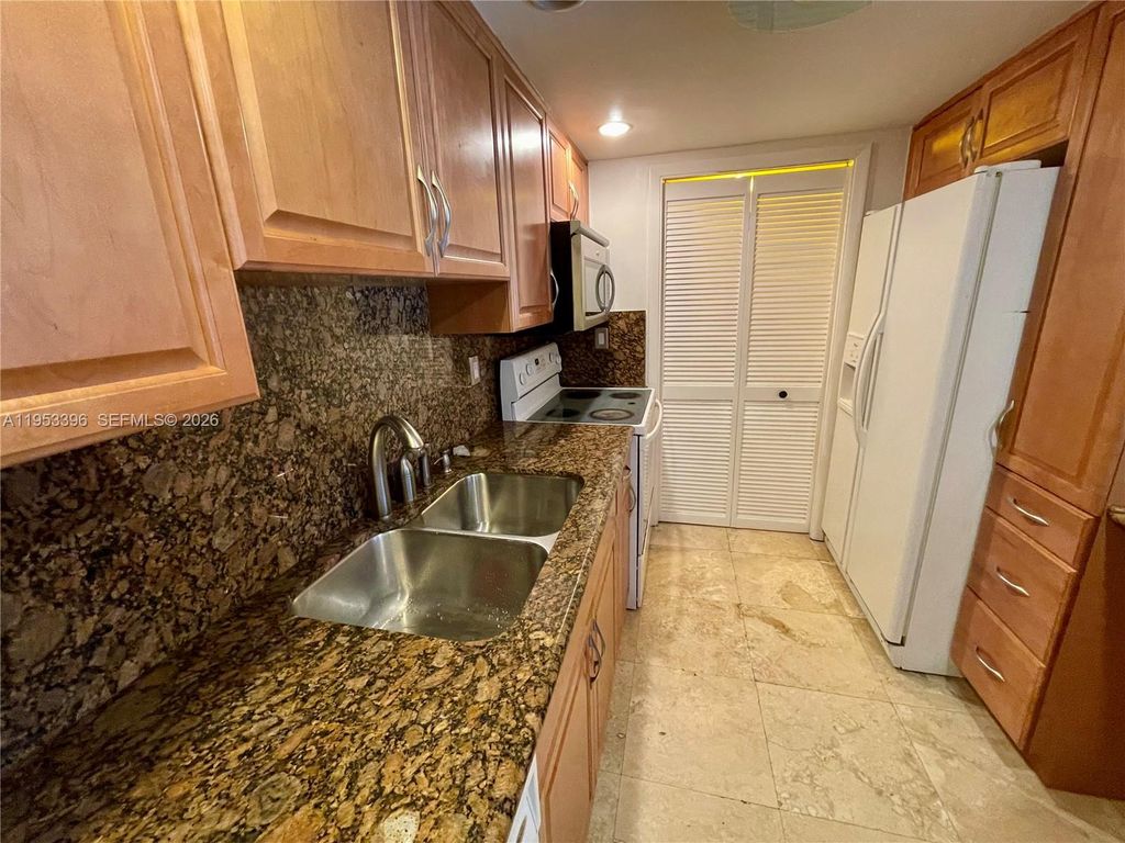 Photo of 240 Lakeview Dr #308, Weston, FL 33326 (MLS # A11953396)