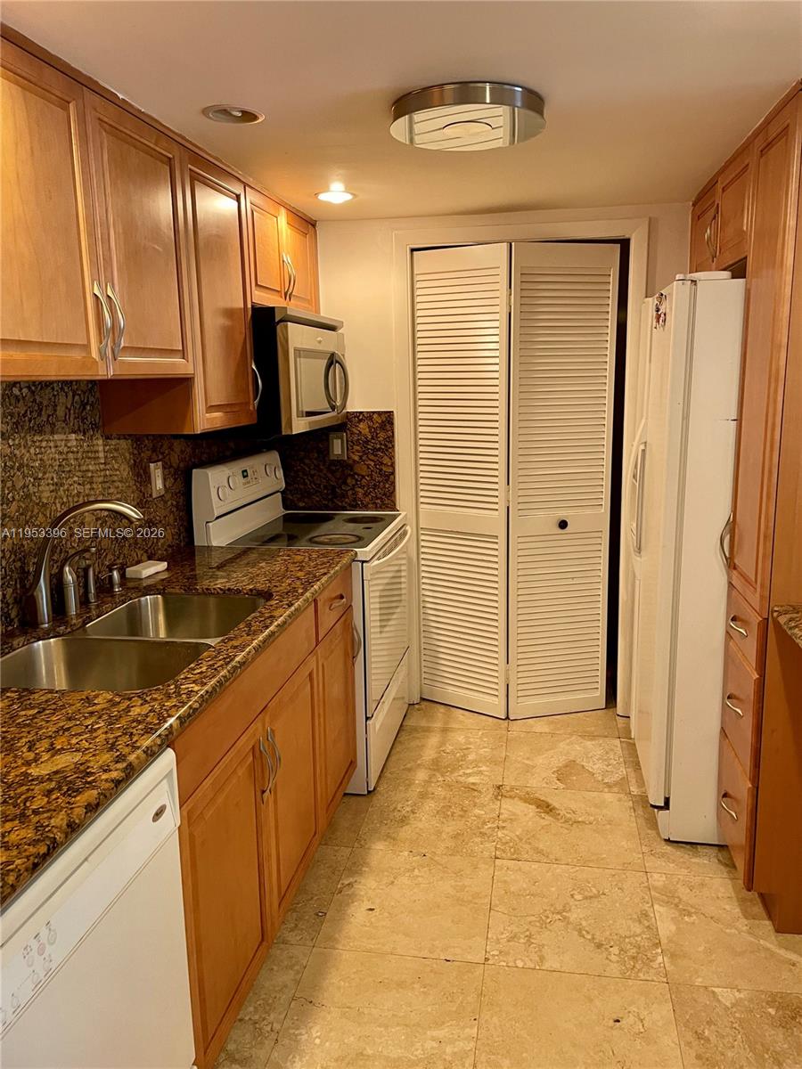 RACQUET CLUB 10 AT BONAVE - Residential