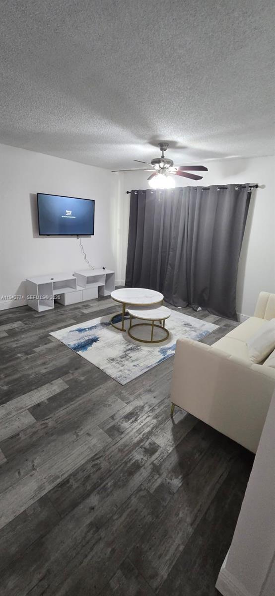 HOLLYWOOD PARC CONDOMINIU - Residential Lease