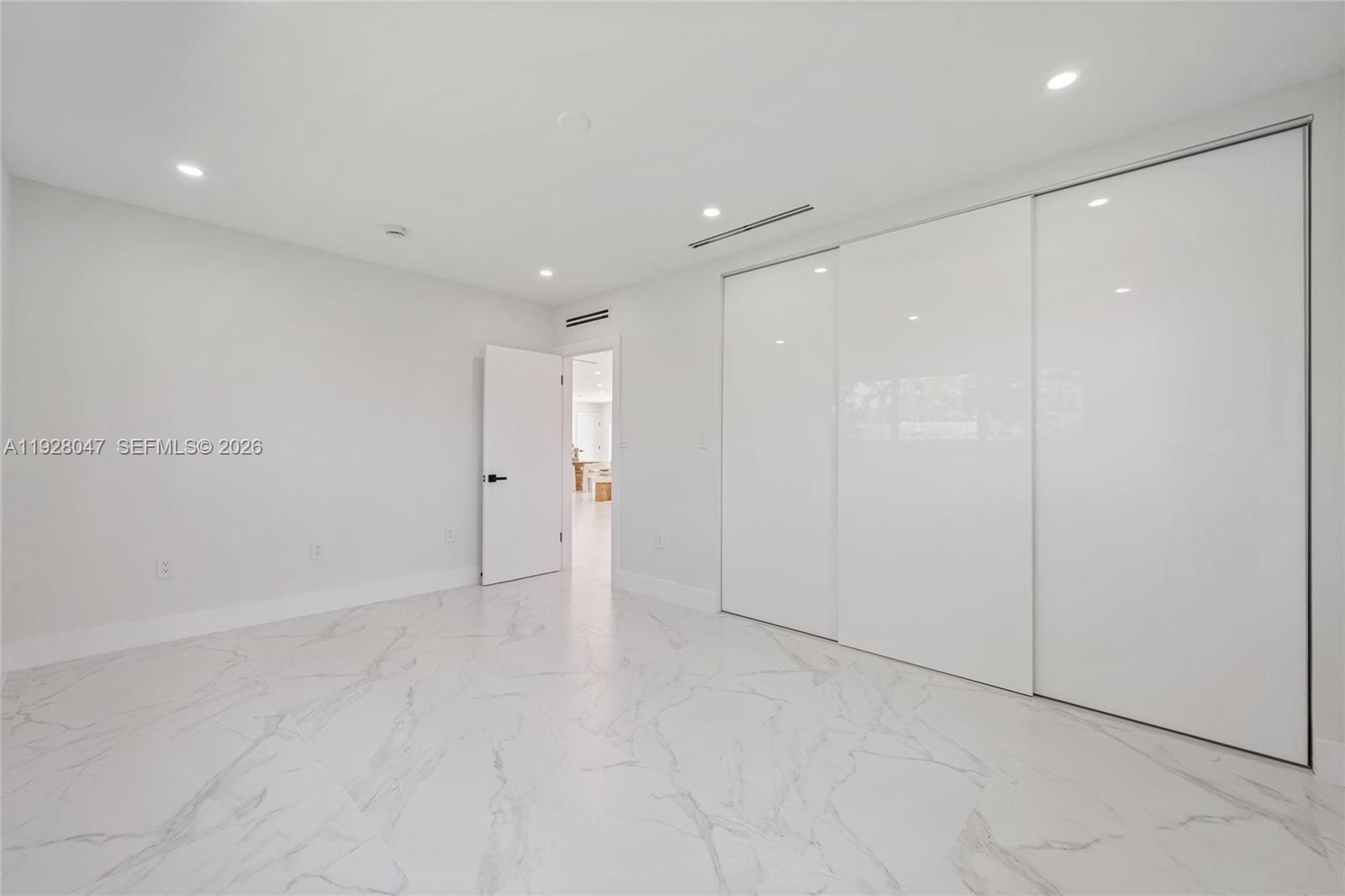 SKYLAKE MANORS - Residential
