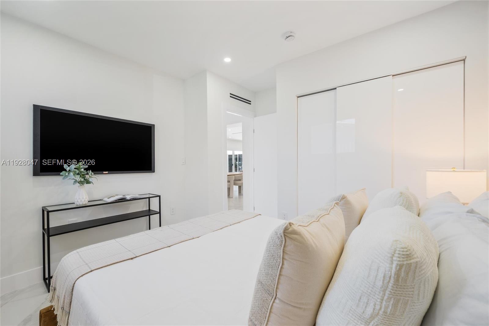 SKYLAKE MANORS - Residential