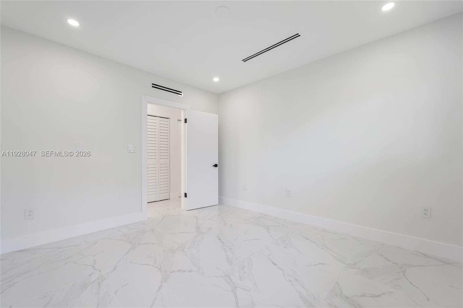 SKYLAKE MANORS - Residential