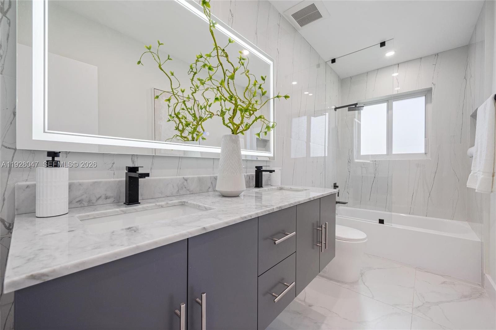 SKYLAKE MANORS - Residential