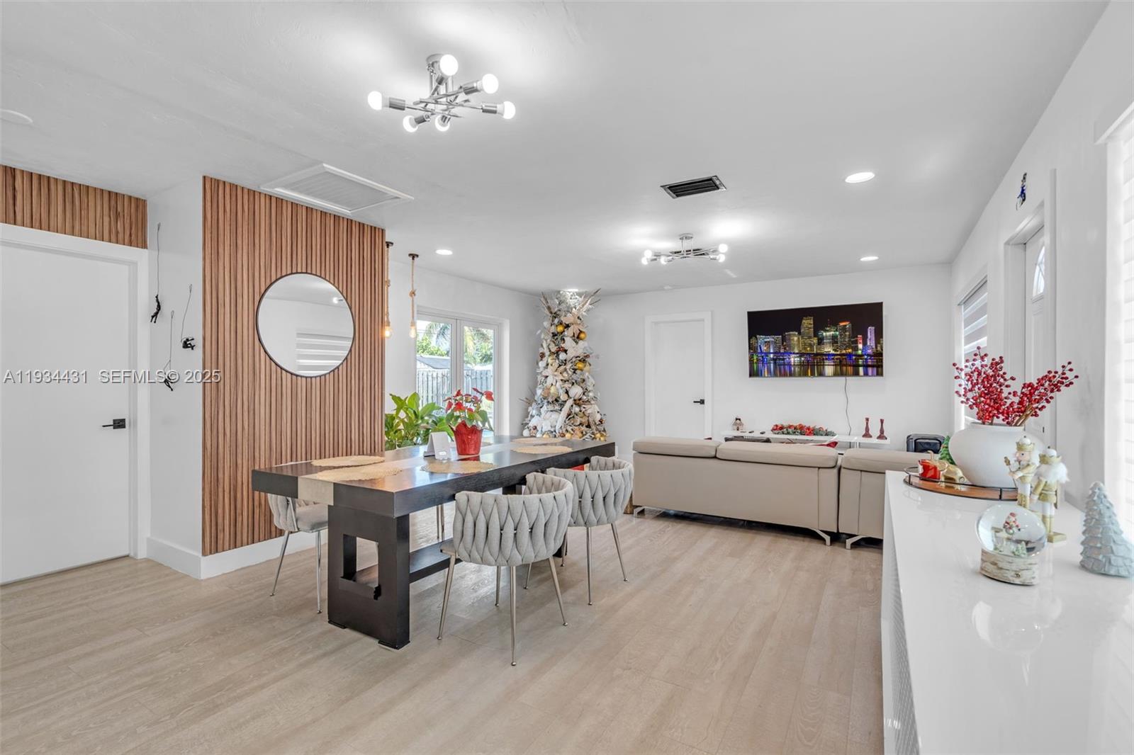 LAUDERDALE GOLF ESTATES - Residential