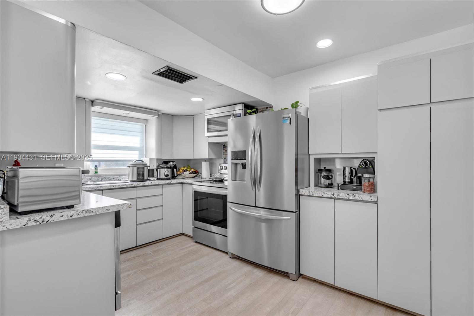 LAUDERDALE GOLF ESTATES - Residential