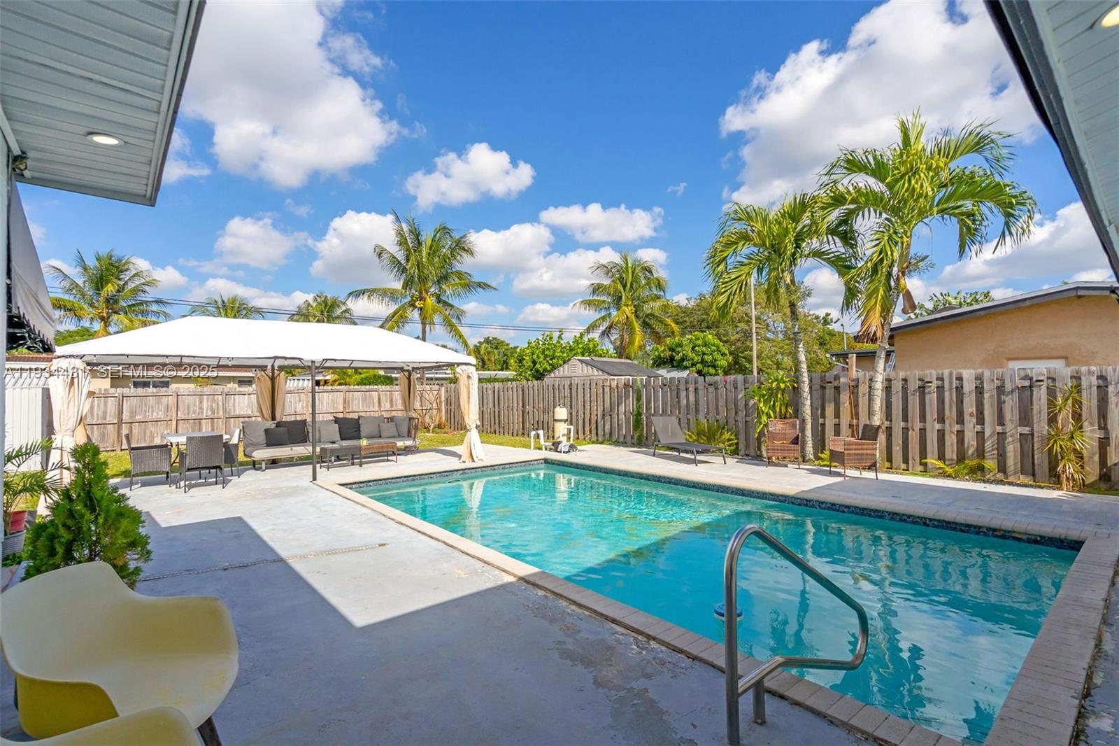 LAUDERDALE GOLF ESTATES - Residential